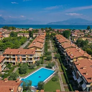 Discovery Flat With Pool & Bikes , Sirmione Italien